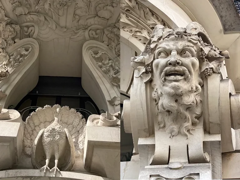 Sculptures Art nouveau: paon et visage mythologique ornés de détails floraux.