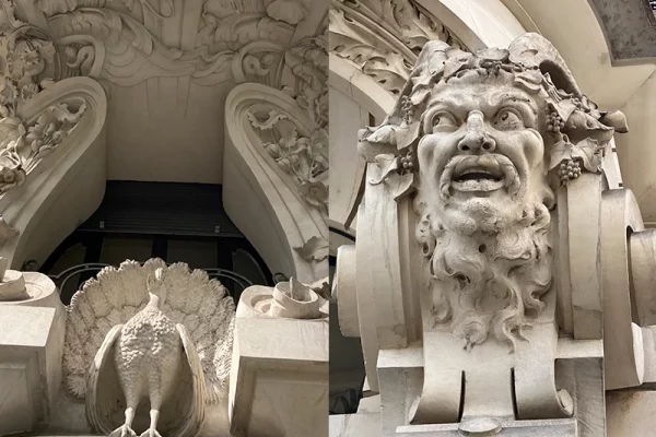 Sculptures Art nouveau: paon et visage mythologique ornés de détails floraux.